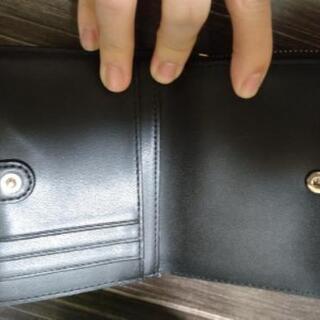 ケイトスペードニューヨーク WLRU5294 ブラック 001 スモール レザー 二つ折り財布

の画像