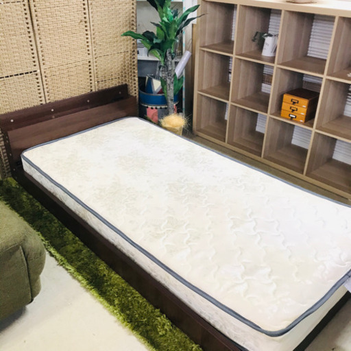 シングルベッド  ブラウン♪ コンセント付き　マットレス付き