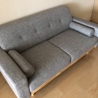 ２人掛け　天然木脚ソファの画像