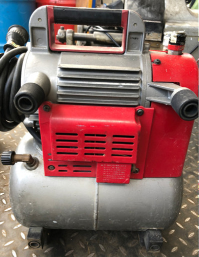 エアーコンプレッサー　マックス株式会社　100V