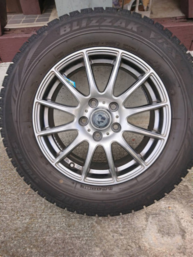 ［受渡し予定者様、決まりました］スタッドレスタイヤ　215/65R16