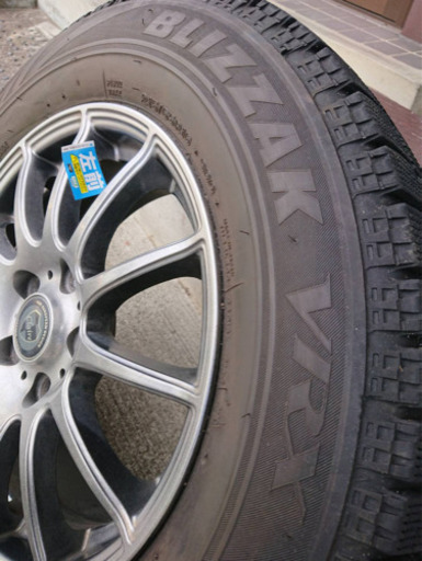 ［受渡し予定者様、決まりました］スタッドレスタイヤ　215/65R16