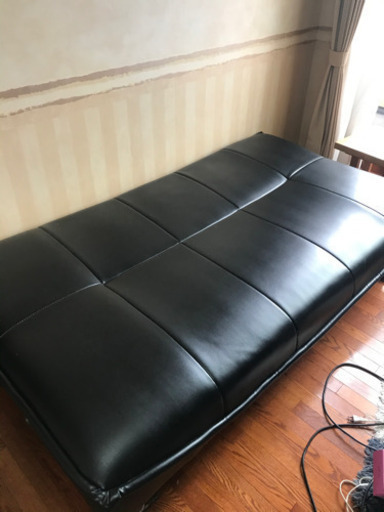 美品、黒のソファーベッドです。