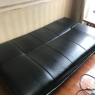 美品、黒のソファーベッドです。