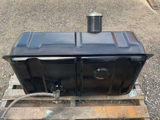 トラック用燃料タンク