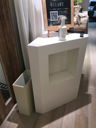 コーナーテーブル　ディスプレイ棚付　在庫ラスト
