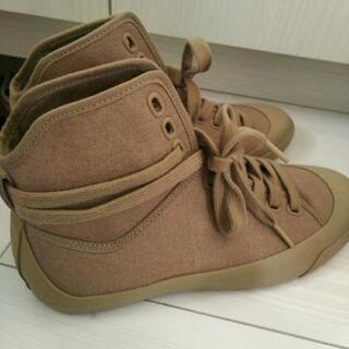 🐼未使用品UNIQLOスニーカーの画像