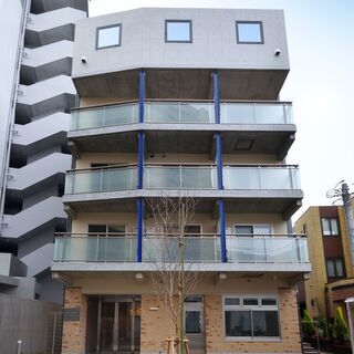 大きな独立洗面台の付いた築浅デザイナーズマンション オートロック...