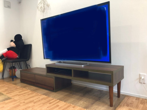 テレビボード　（伸縮可能）