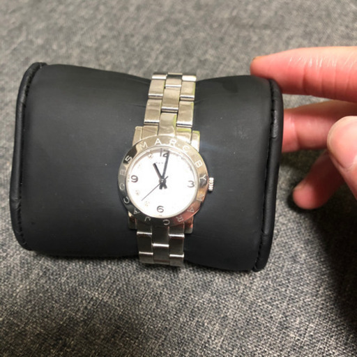 MARC BY MARC JACOBSの腕時計と長財