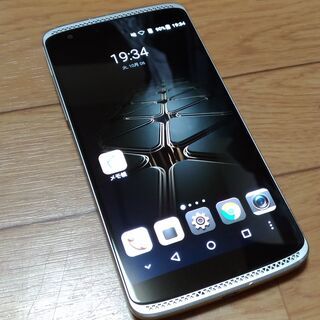 シムフリー 5.2インチ RAM3GB/ROM32GB ZTE ...