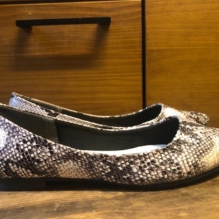 パイソン柄パンプス　24.5cmの画像