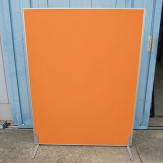 脚付パーテーション　オレンジ　カグクロ製　フラット脚