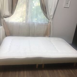 セミダブルベッド脚付きマットレス折り畳み＋布団付き　☆美品