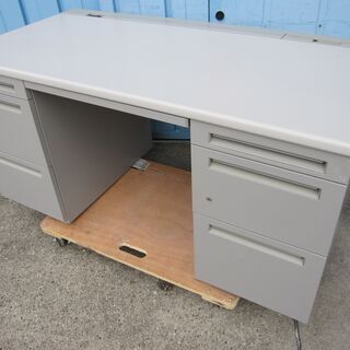 事務机　両袖デスク　ウチダ製ＦＥＥＤ　Ｗ1400ｍｍ　鍵あり