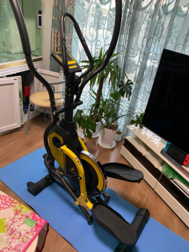 トレーニング器具　運動マシン　ウオキングマシン