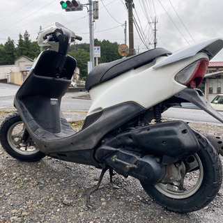 オートショップable 02100609LD ホンダ ライブディオZX仕様 白 関東圏内 即日配送 激安配送料金3000円〜。 他にも多数出品中！！オートショップableで検索♩ 修理や買取も可能です！クレジット分割、代引き支払い可能！平均在庫日数3日 業者卸にもの画像