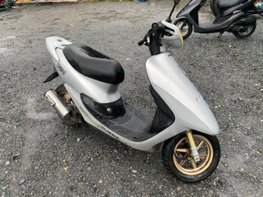 オートショップable 02100614H ホンダ ライブディオZX シルバー 関東圏内 即日配送 激安配送料金3000円〜。 他にも多数出品中！！オートショップableで検索♩ 修理や買取も可能です！クレジット分割、代引き支払い可能！平均在庫日数3日 業者卸にも