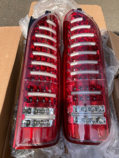 ハイエースヴァレンティテールランプ(赤)