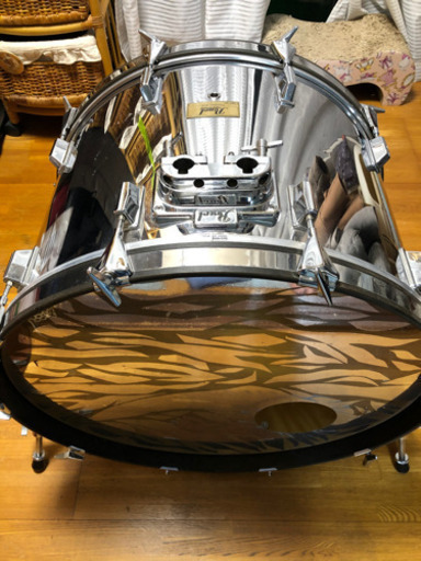 Pearl FX（ファイバーグラスシェル）バスドラム  24×16インチ ソフトケース付