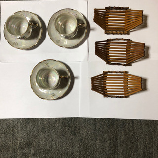 コーヒーカップ、皿の3セット 竹製おしぼり置き3個