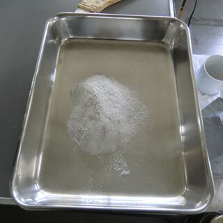 海や山や川などに散骨する前に遺骨を粉骨しなければならない。ガイヤ楽庵の何時でも、何処でもご指定の場所に移動式粉骨車、出張サービス - 地元のお店