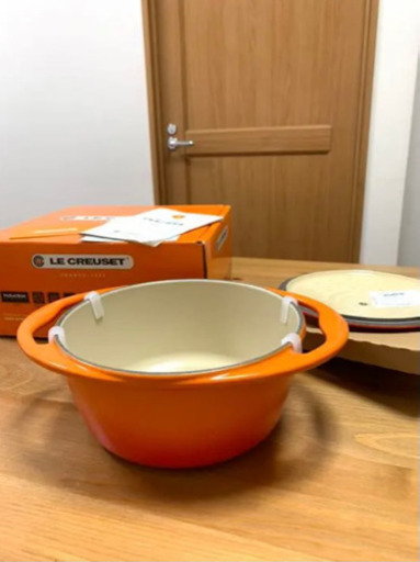 【未使用】ル・クルーゼ ラウンドキャセロール 18cm 鋳物ホーロー鍋