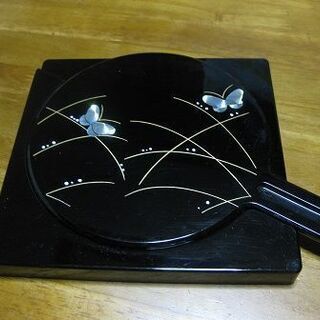 昭和レトロ・合わせ鏡 蝶々 手鏡 黒色 スタンド付 の画像
