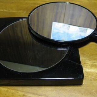 昭和レトロ・合わせ鏡 蝶々 手鏡 黒色 スタンド付 の画像