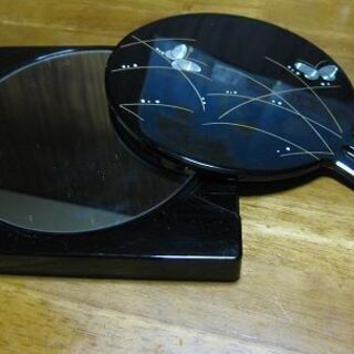 昭和レトロ・合わせ鏡 蝶々 手鏡 黒色 スタンド付 の画像