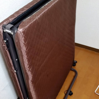折りたためるベッド