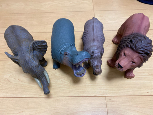 ぞう　サイ　カバ　ライオン　おもちゃ
