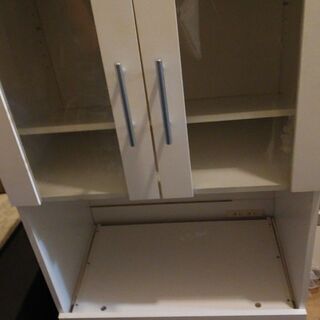 白の小さめの食器棚！キッチン収納★電子レンジ台①(コンセントあり...
