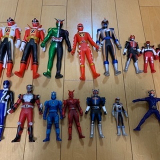 ウルトラマン人形など多数の画像