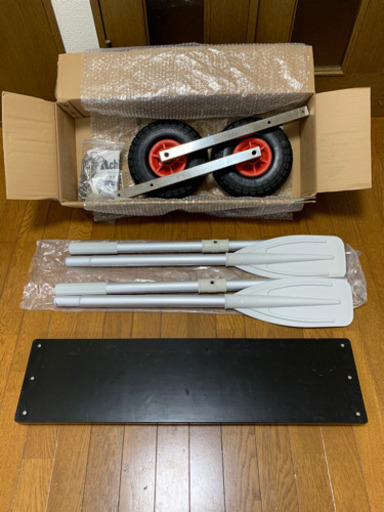 ホンダ製　2馬力船外機BF2   新古ボート付き
