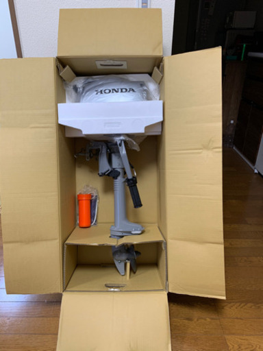 ホンダ製　2馬力船外機BF2   新古ボート付き