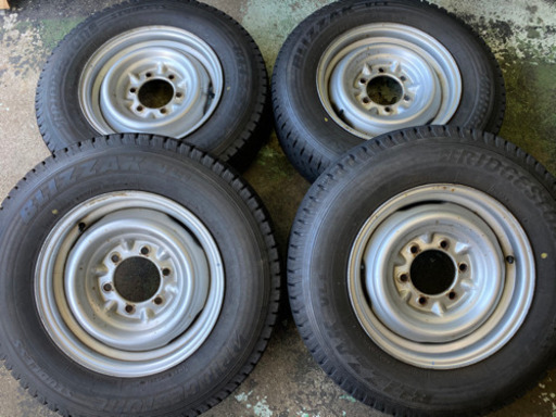 195/80R15 107/105L LT ハイエース用スタッドレスタイヤ　ホイール4本セット