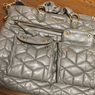 miumiuバッグの画像