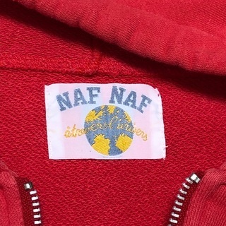 NAFNAF パーカーの画像