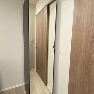 【IKEA】全身が見えるミラー扉付き収納棚