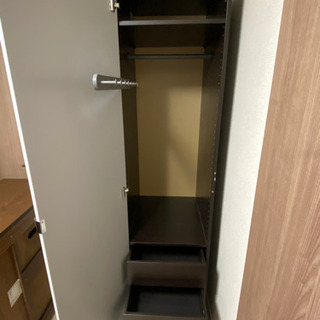 【IKEA】全身が見えるミラー扉付き収納棚の画像