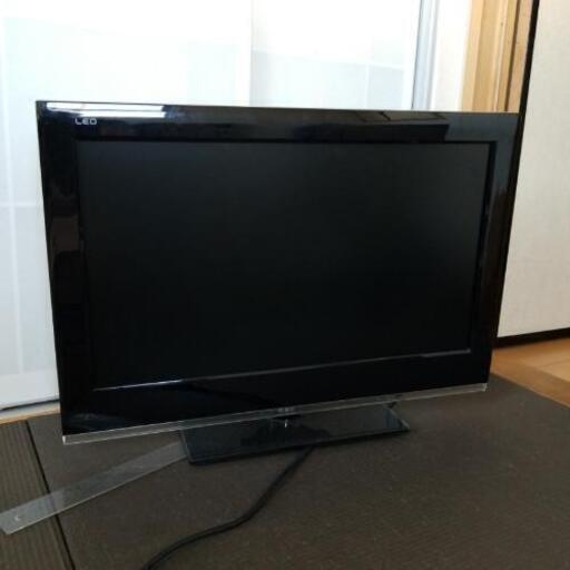 LED26型液晶テレビ　壁掛けアームつき