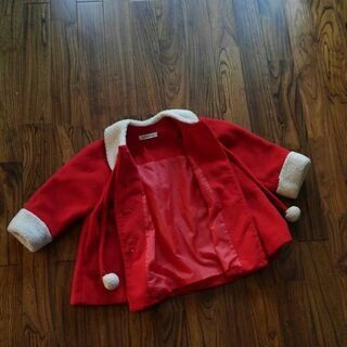 おしゃれ赤コートの画像