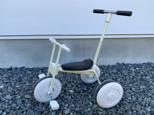 無印　舵取り棒付き　三輪車