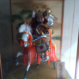 5月人形　馬に乗ってます