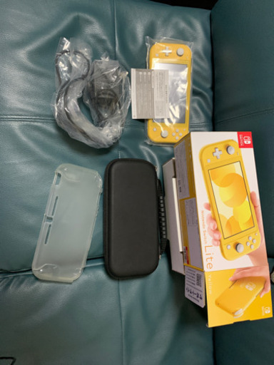 Switch lite ニンテンドースイッチライト　イエロー　極美品