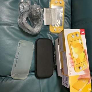 Switch lite ニンテンドースイッチライト　イエロー　極美品