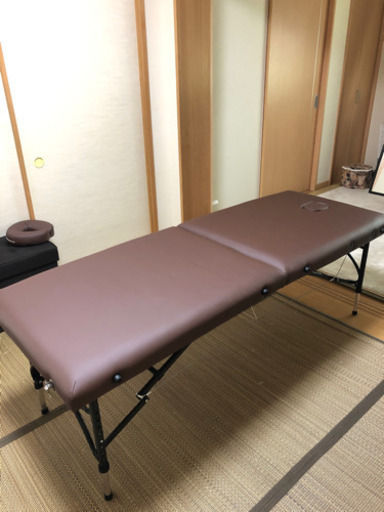 美品　エステ用ベッド(折り畳み式)タオル付