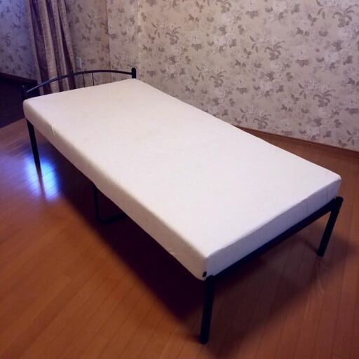 ③配送込み  省スペース シンプル シングルベッド マット付き