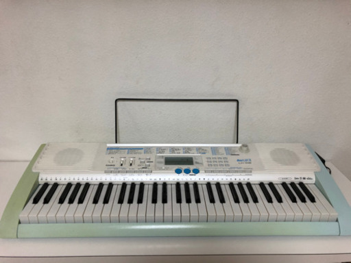 CASIO 光ナビゲーションキーボード 61鍵 標準ピアノ形状鍵盤 LK-108 中古品　マイク無し
